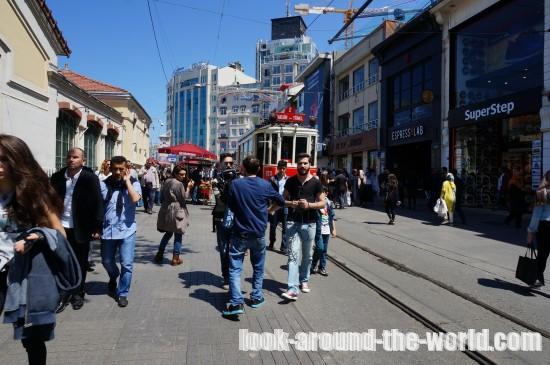 イスタンブールNo.1繁華街イスティクラル通りをタクシム広場まで散策