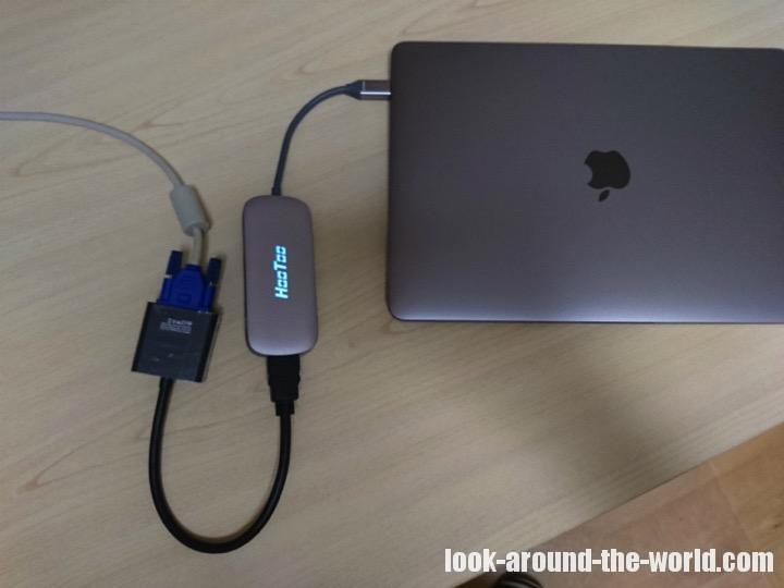 MacBook Pro 2017とUSB-CハブHooToo HT-UC001とTechRise金メッキ高速1080P HDMI オス to VGAメスビデオ変換アダプタケーブルを接続